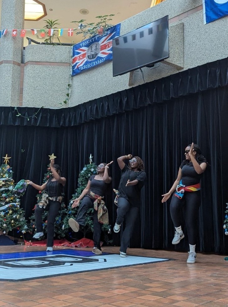 PXL 20251125 183833269